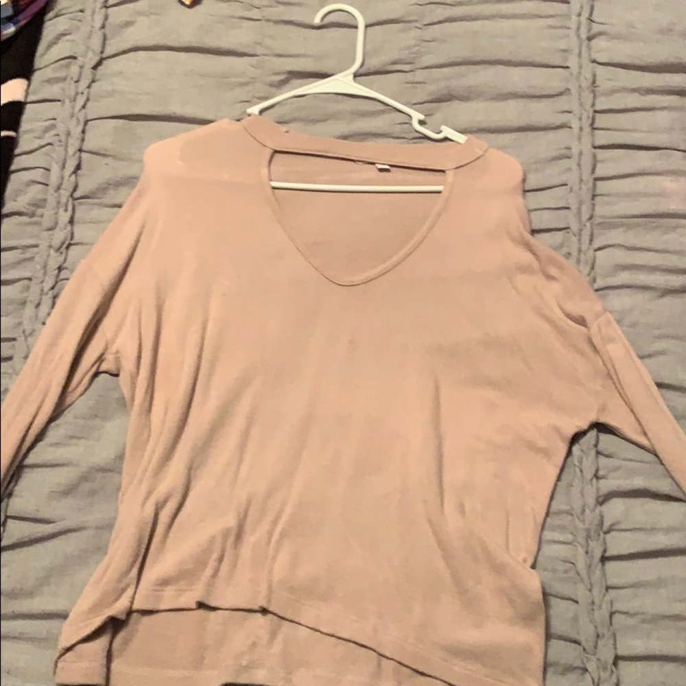 Long sleeve top.